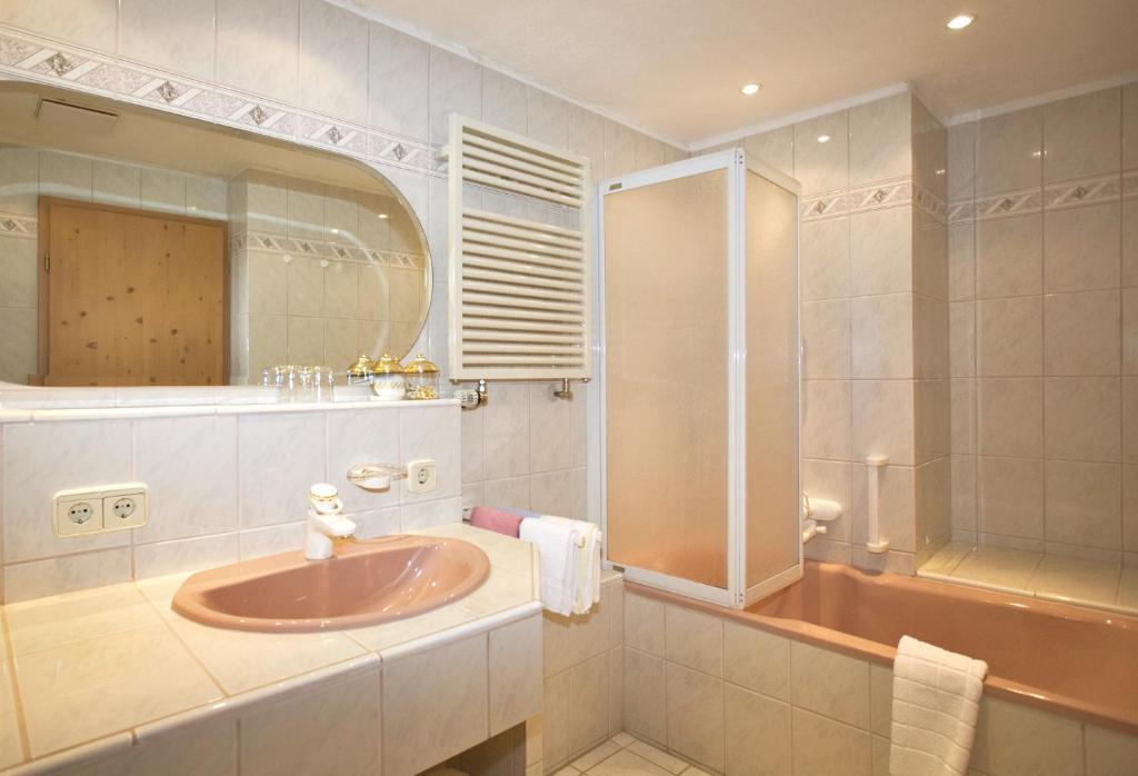 Hotel Waldeck Mit Restaurant "Florian'S" Feldberg  Bagian luar foto