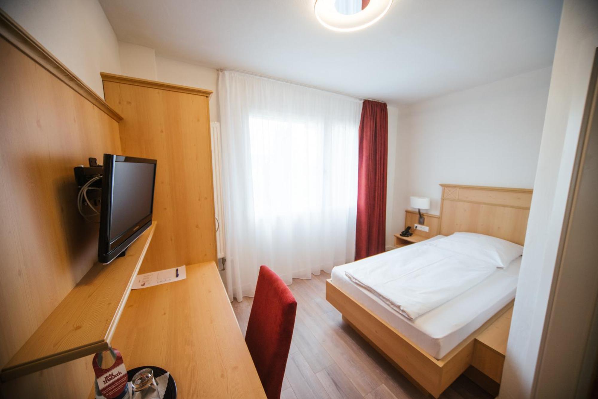 Hotel Waldeck Mit Restaurant "Florian'S" Feldberg  Ruang foto