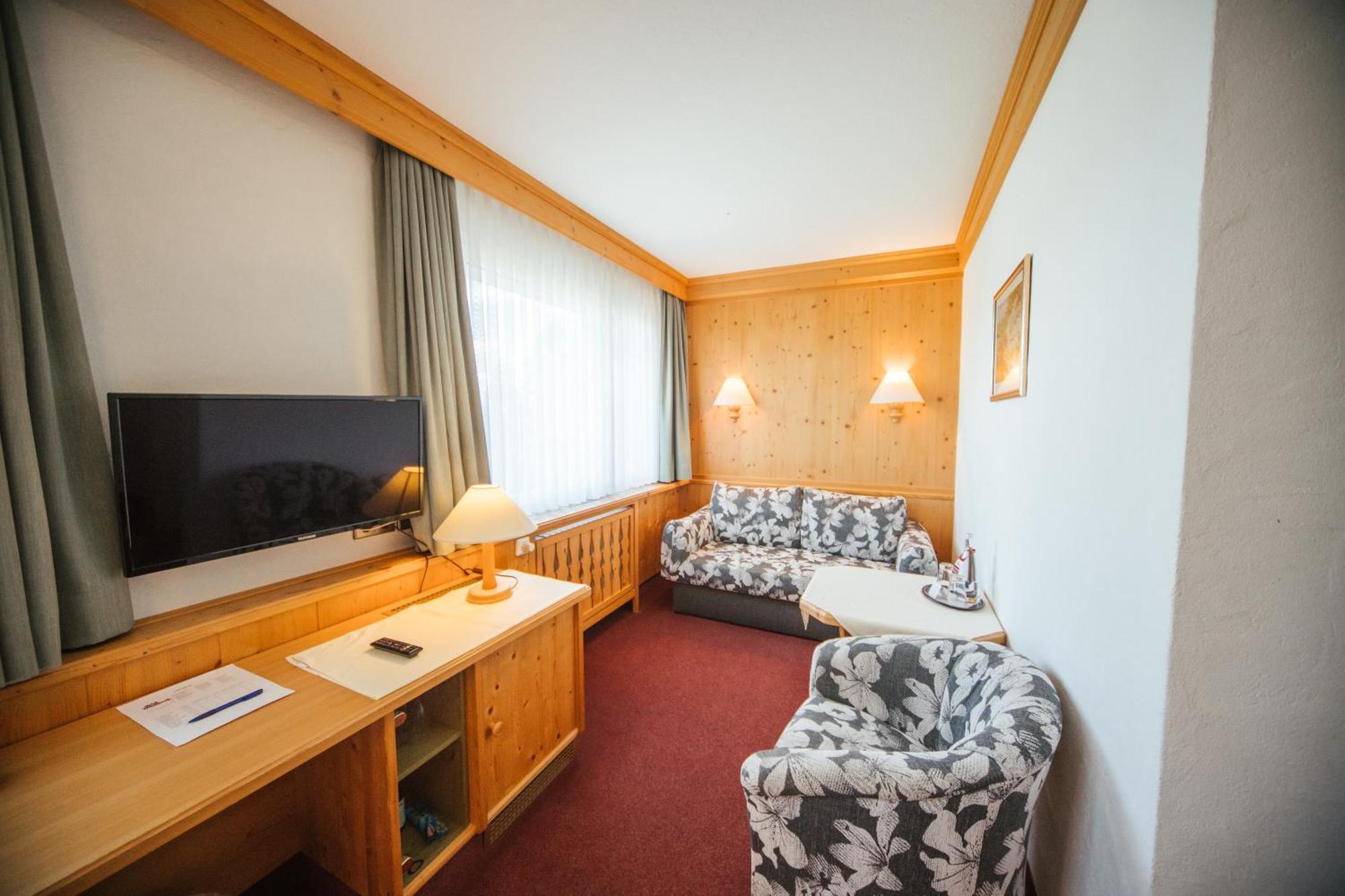 Hotel Waldeck Mit Restaurant "Florian'S" Feldberg  Ruang foto