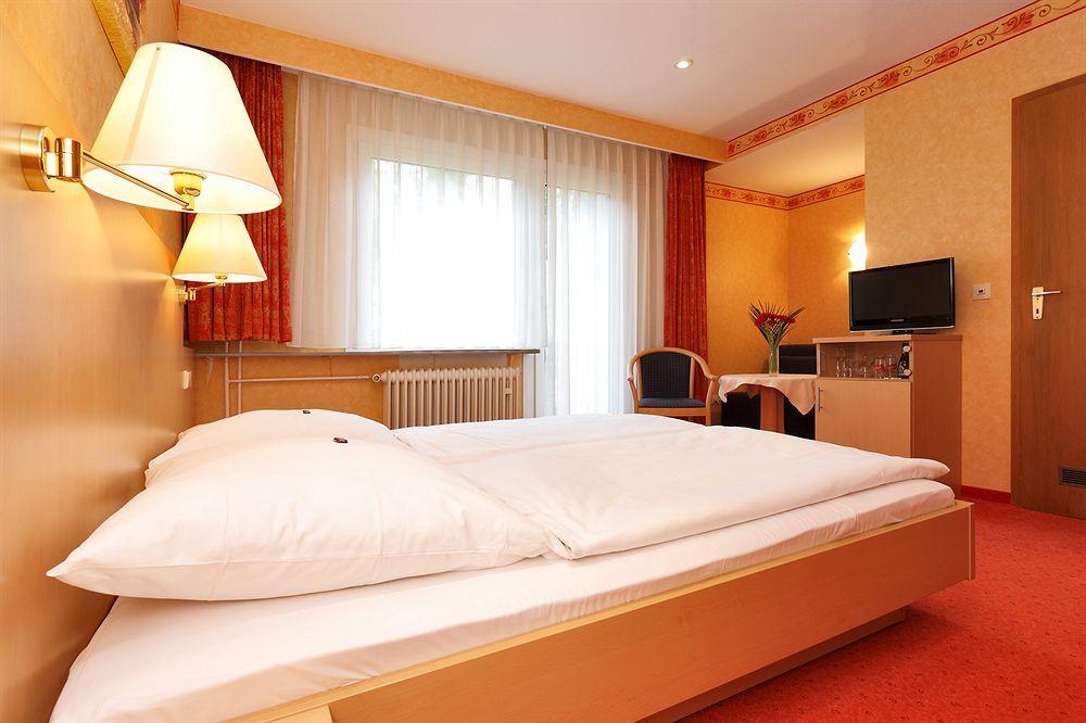 Hotel Waldeck Mit Restaurant "Florian'S" Feldberg  Bagian luar foto