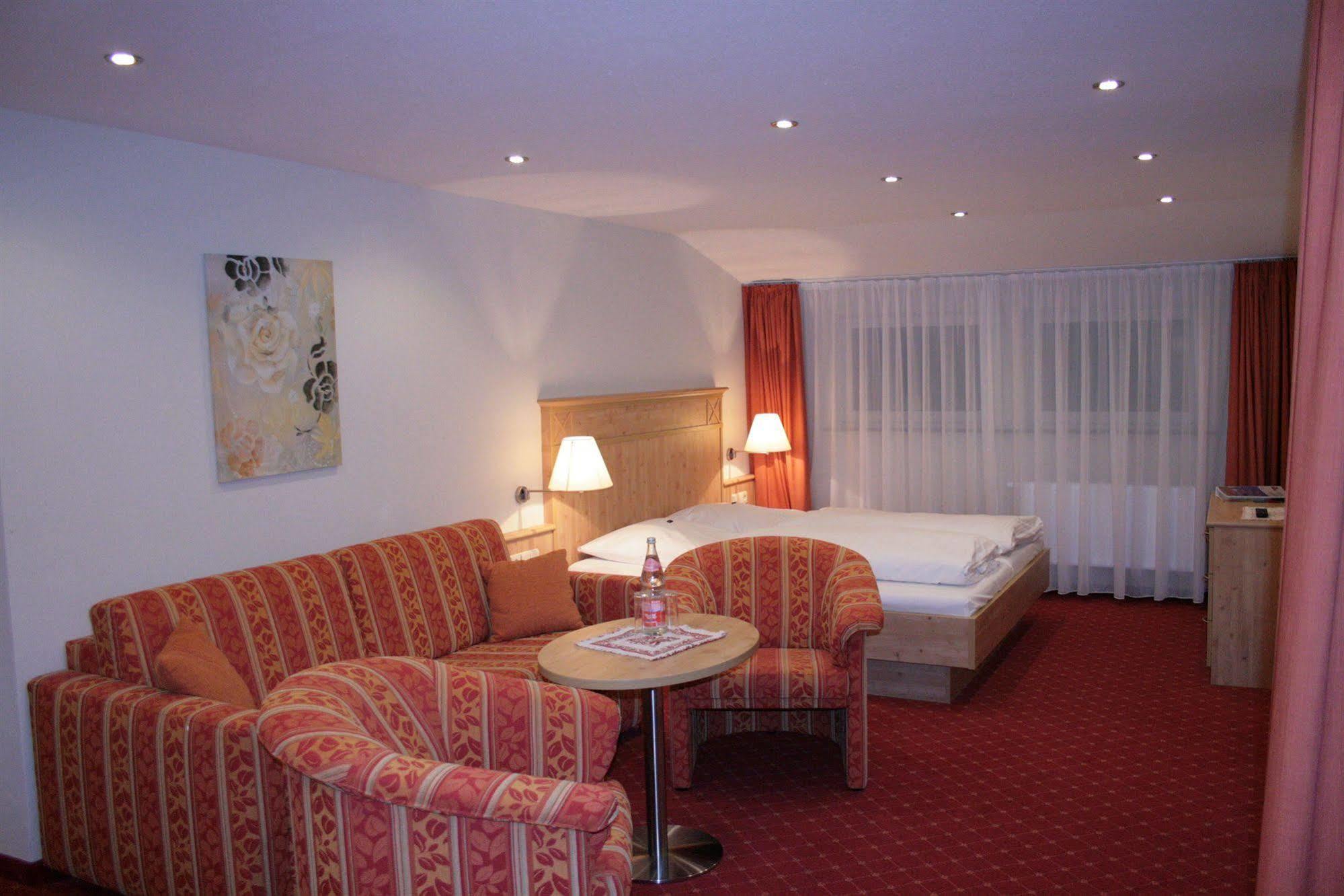 Hotel Waldeck Mit Restaurant "Florian'S" Feldberg  Bagian luar foto