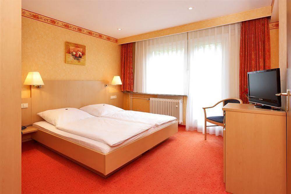 Hotel Waldeck Mit Restaurant "Florian'S" Feldberg  Bagian luar foto